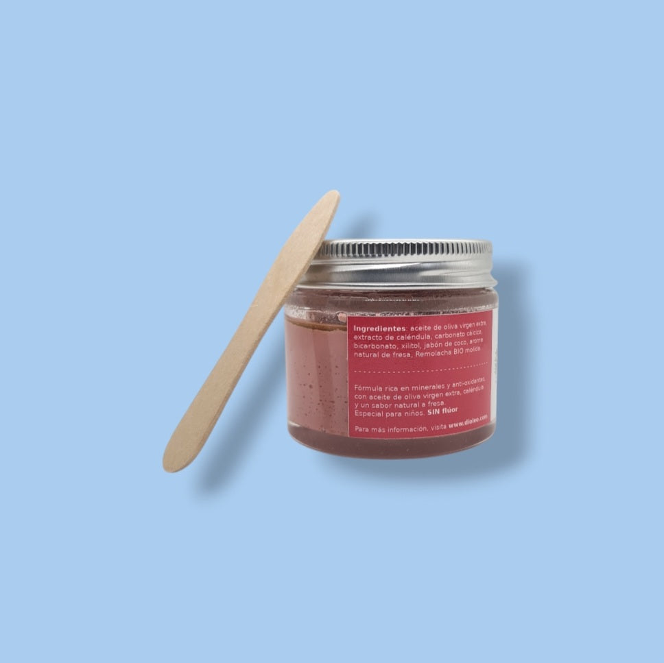 Dentifricio in pasta alla fragola