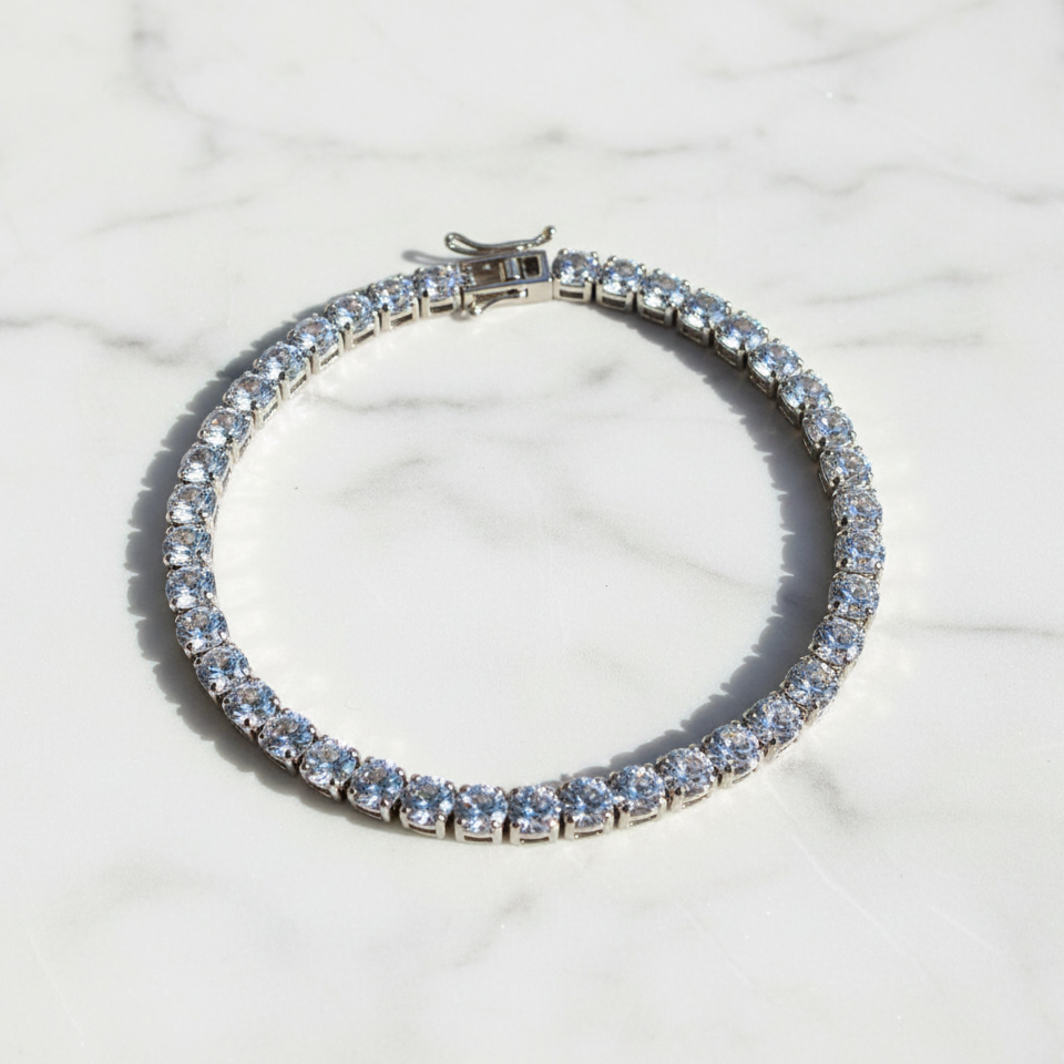 Bracciale tennis in acciaio con zirconi azzurri, chiusura visibile