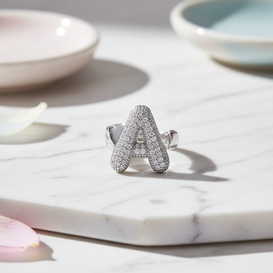 Anello color Argento con Iniziale in Acciaio Inox e Zirconi - Regolabile