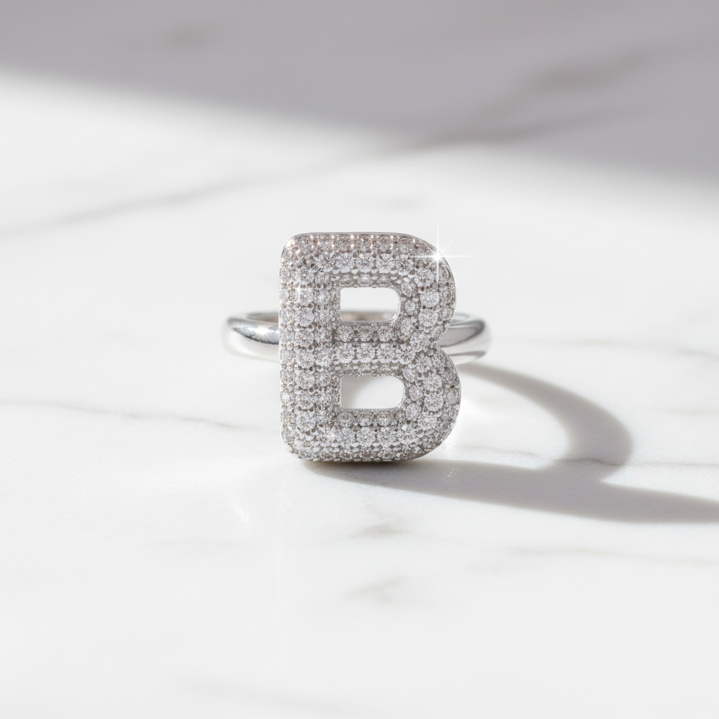 Anello color Argento con Iniziale in Acciaio Inox e Zirconi - Regolabile