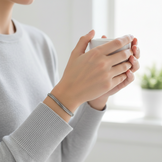 racciale snake piatto in acciaio inox argento e nero - design unisex minimalista