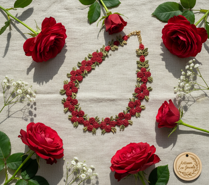 Collane girocollo in tessuto ricamato