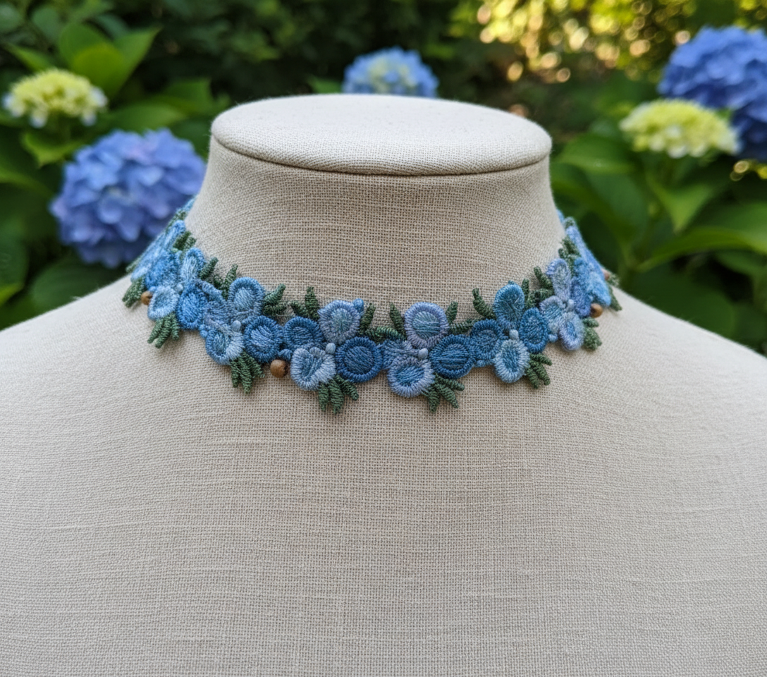 Collane girocollo in tessuto ricamato