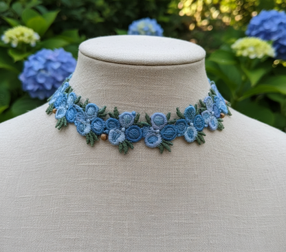 Collane girocollo in tessuto ricamato