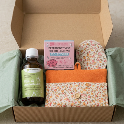 Box detersione con flacone, sapone solido e panno arancione e fantasia floreale.